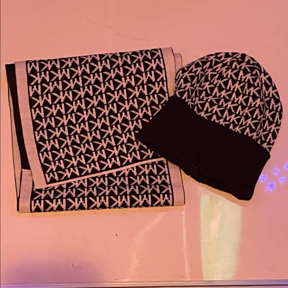 MICHAEL Michael Kors Black and White Knit Hat